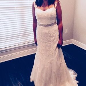 Wedding Dress No Flaws/Worn once!